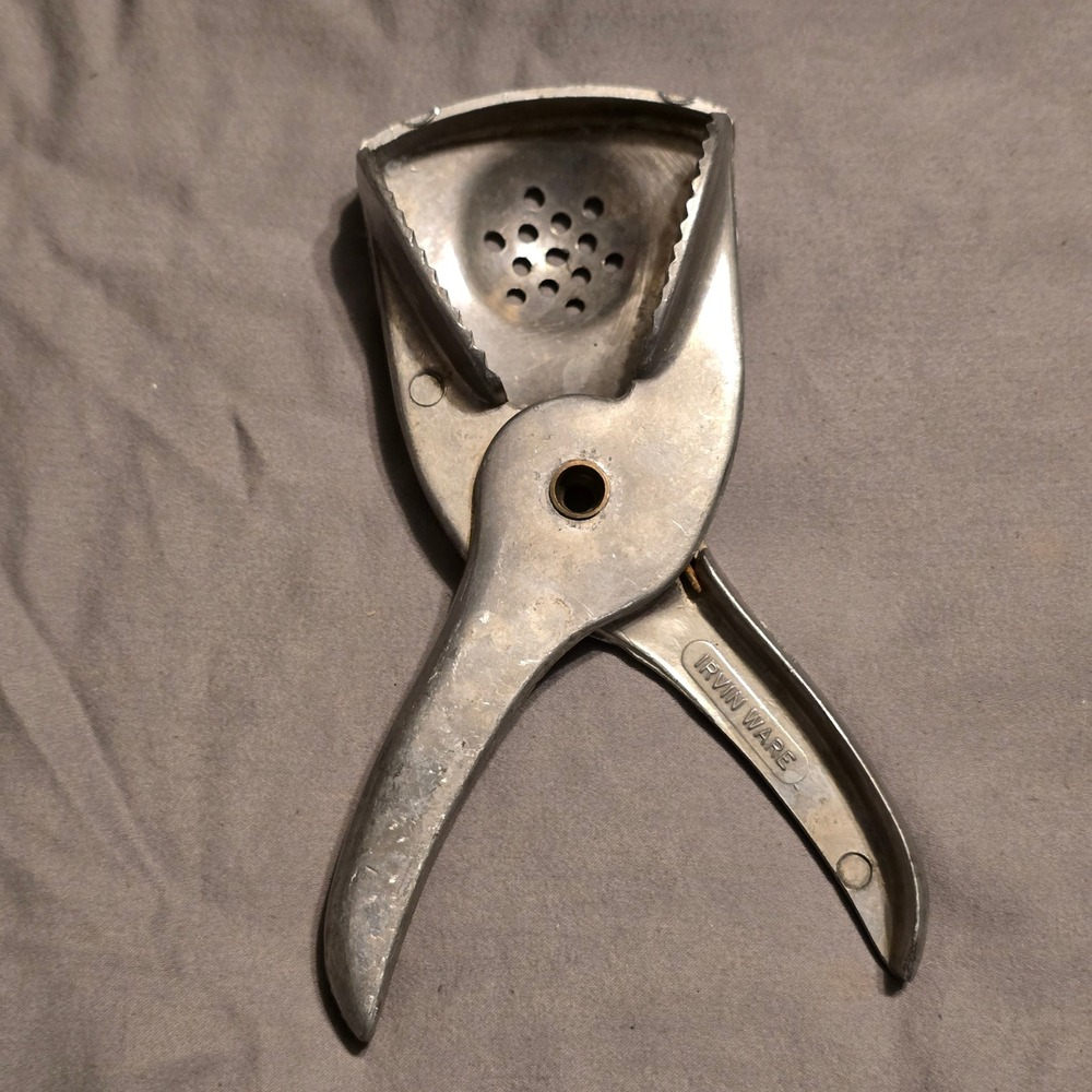 Irvin Ware Citrus Juicer 6.5in Handheld Press Silver Vintage Cast Aluminum